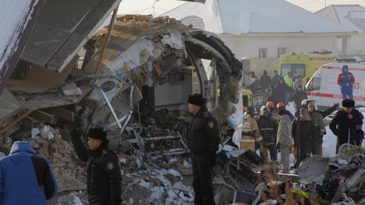 «Supe que se iba a caer», dice un superviviente del avión siniestrado en Kazajistán