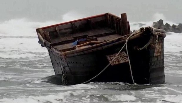 Hallan un barco fantasma cerca de Japón con dos cabezas cercenadas en su interior