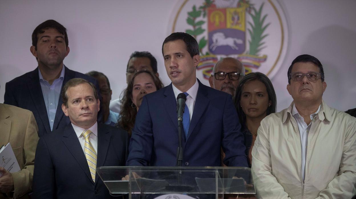 Guaidó intentará el martes entrar al Parlamento de Venezuela como presidente