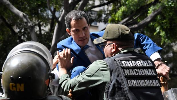 Los chavistas dan un golpe contra la Asamblea Nacional y apartan a Guaidó