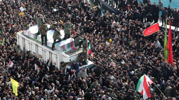 Irán clama venganza contra EE.UU. en unos funerales masivos por el general Suleimani