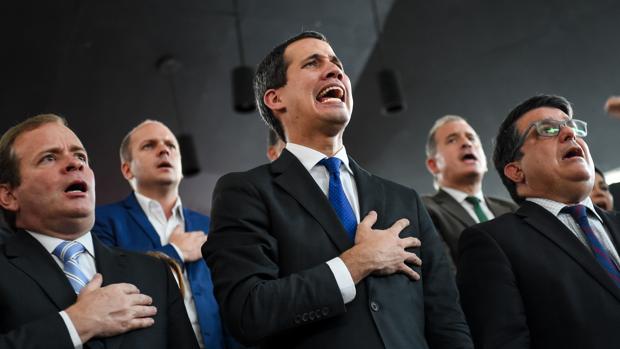 Guaidó prepara una jornada de protestas de calle tras el asalto al Parlamento