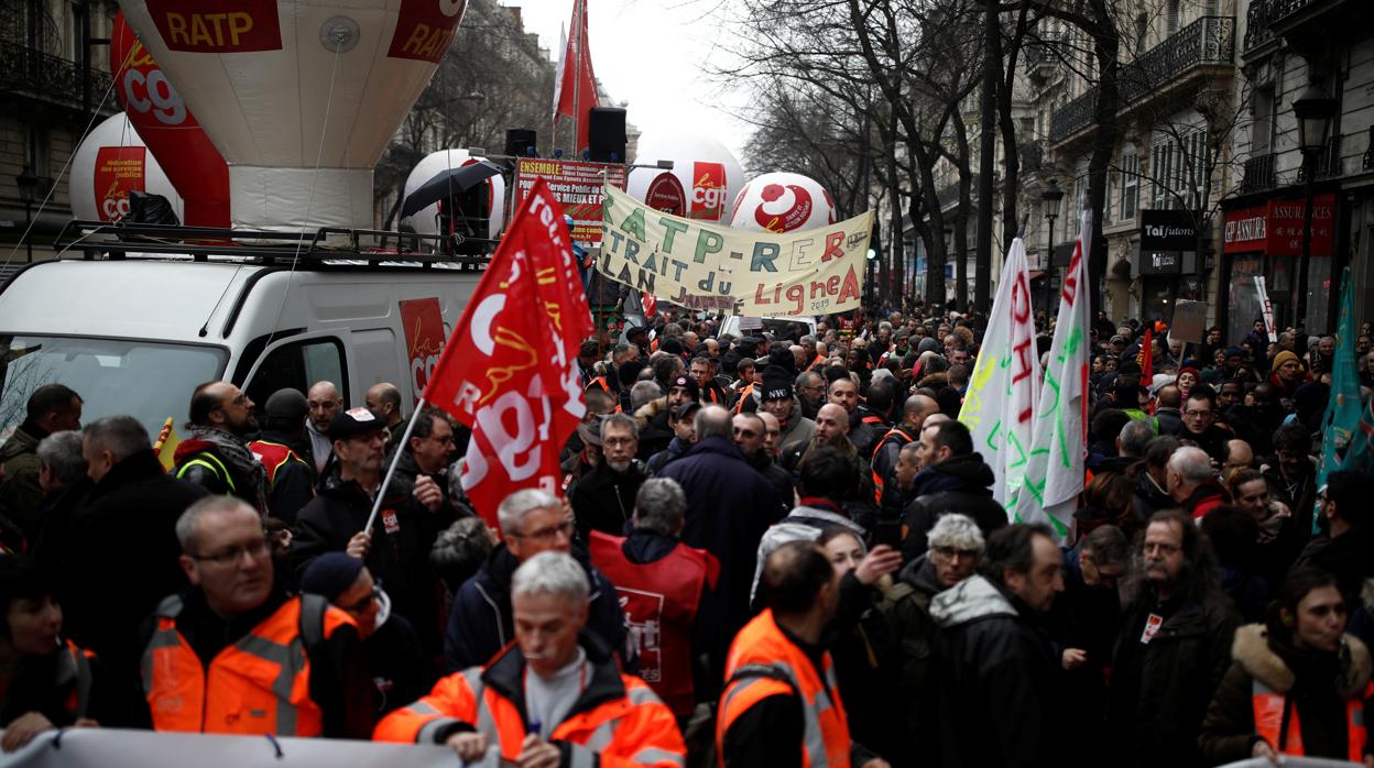 Protesta ayer en París de empleados del transporte