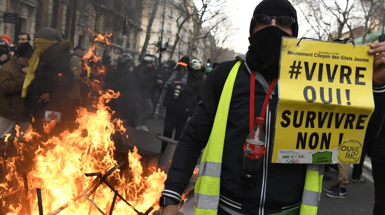 Macron retira de forma provisional la «edad pivote» de su reforma de las pensiones ante la presión sindical