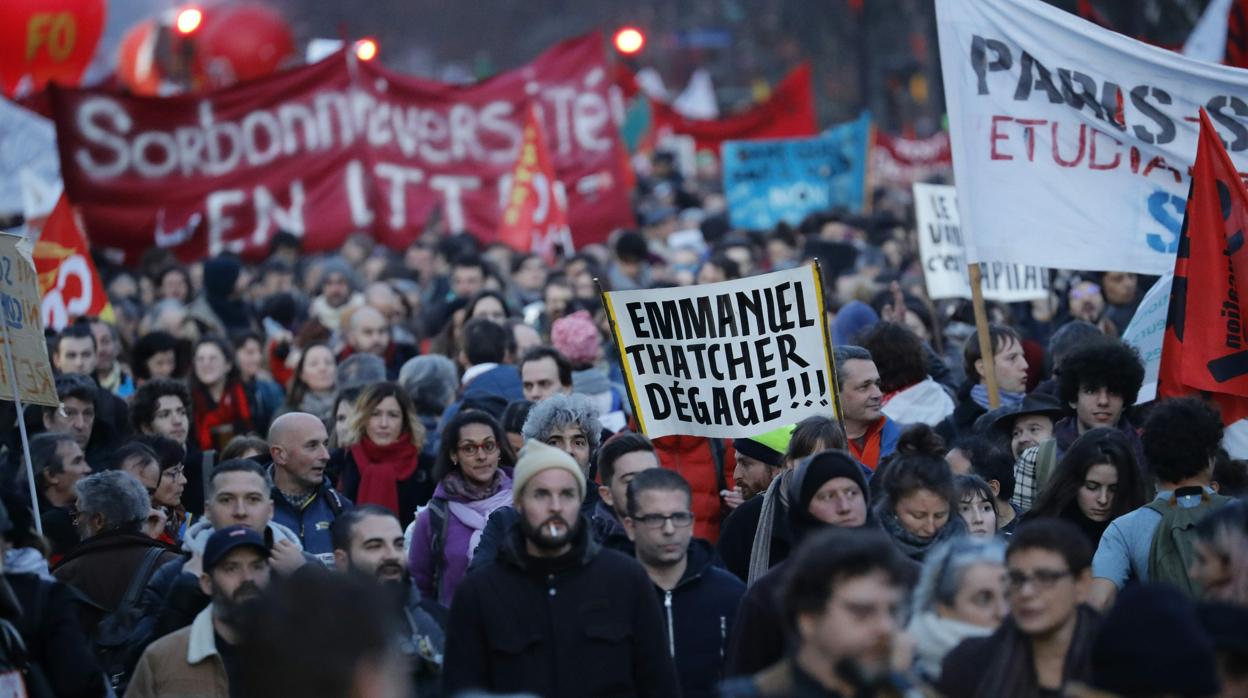 Manifestación en París durante la sexta jornada de protestas en Francia