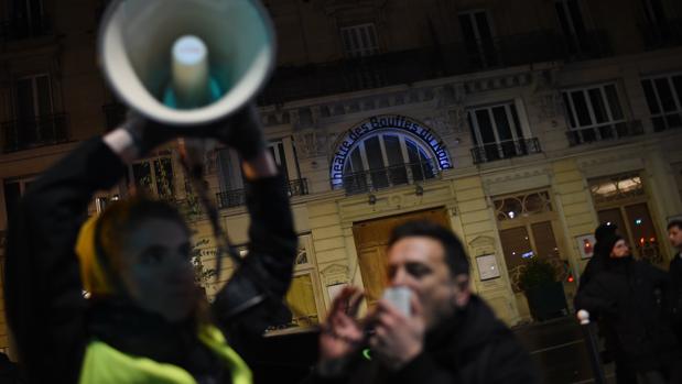 Macron, cabeza de turco de la contestación radical en Francia