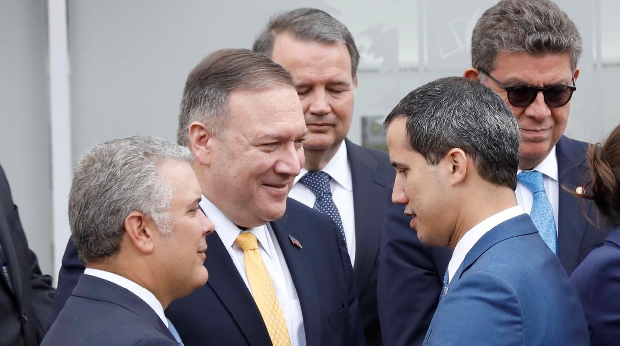 Iván Duque, Mike Pompeo y Juan Guaidó, este lunes en Bogotá