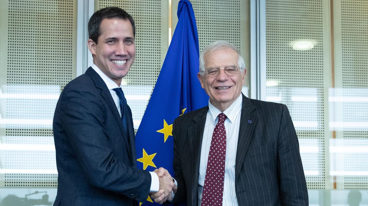 El presidente interino Juan Guaidó se reúne con Josep Borrell en Bruselas