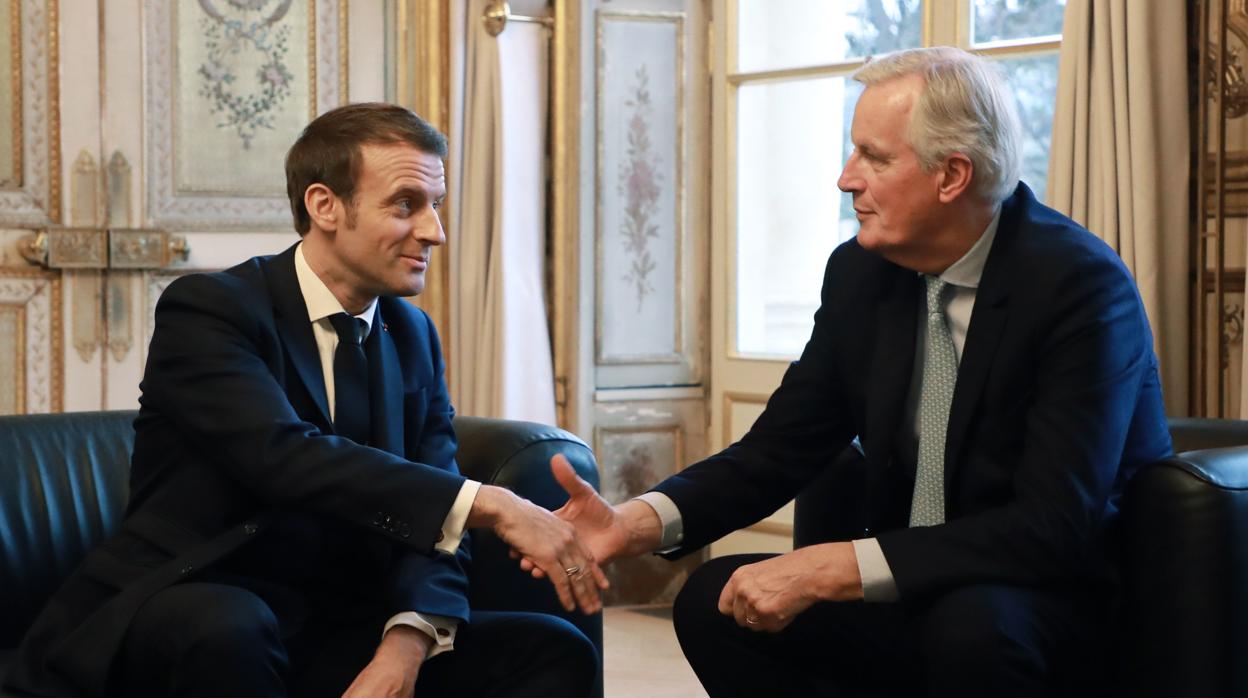 Emmanuel Macron y el negociador del Brexit por la UE, Michel Barnier, este viernes en el Elíseo