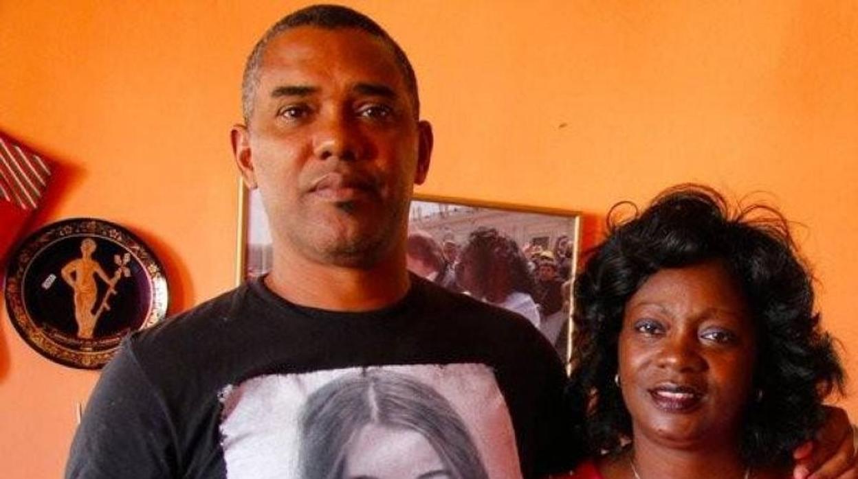 La líder de las Damas Blancas, Berta Soler, junto a su esposo Ángel Moya, detenidos el viernes