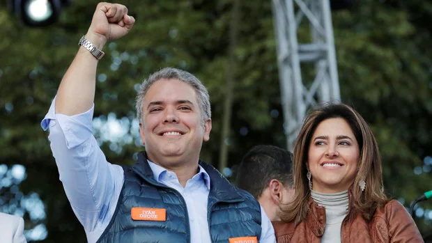 Polémica en Colombia después de que la primera dama fuese en el avión presidencial a un cumpleaños
