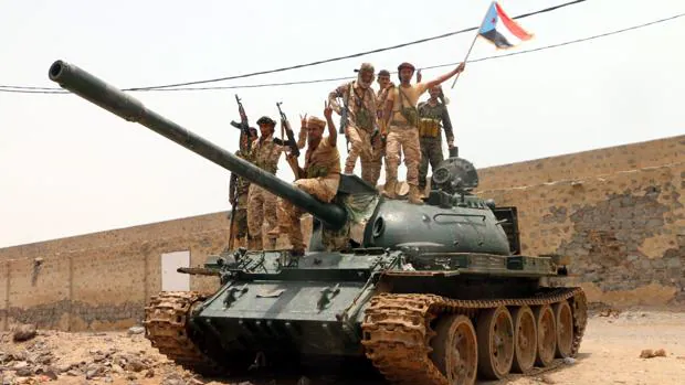 Los rebeldes yemeníes se atribuyen el derribo de un caza saudí con el uso de un «sofisticado misil»