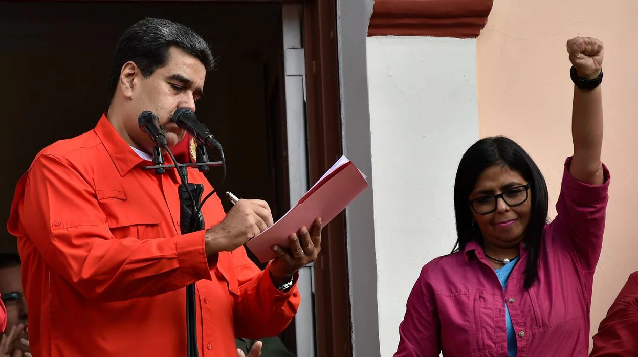 Nicolás Maduro, con Delcy Rodríguez en enero de 2019