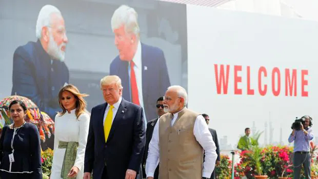 Trump llega a la India para una visita oficial de dos días
