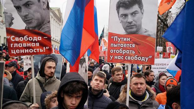 Más de 20.000 personas exigen en Moscú una verdadera investigación del asesinato de Nemtsov