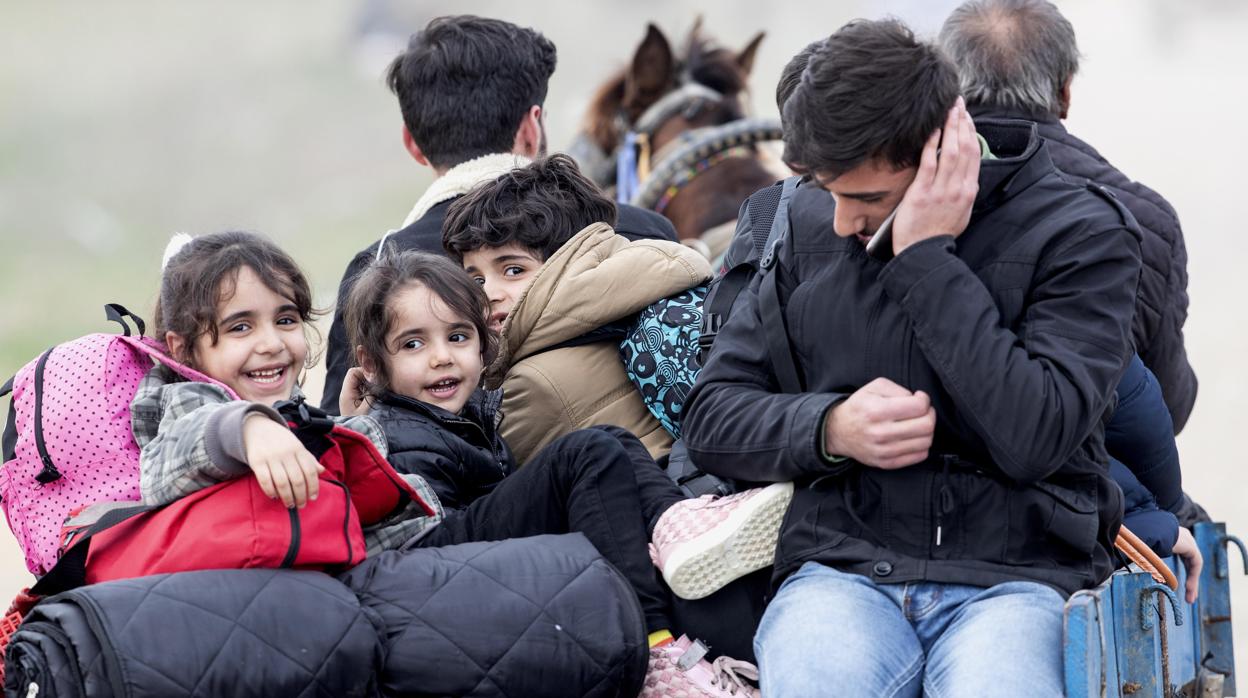 Un grupo de refugiados en Turquía, cerca de la frontera con Grecia