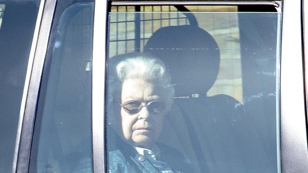 Isabel II pide a los británicos unidad ante la «incertidumbre» por el coronavirus