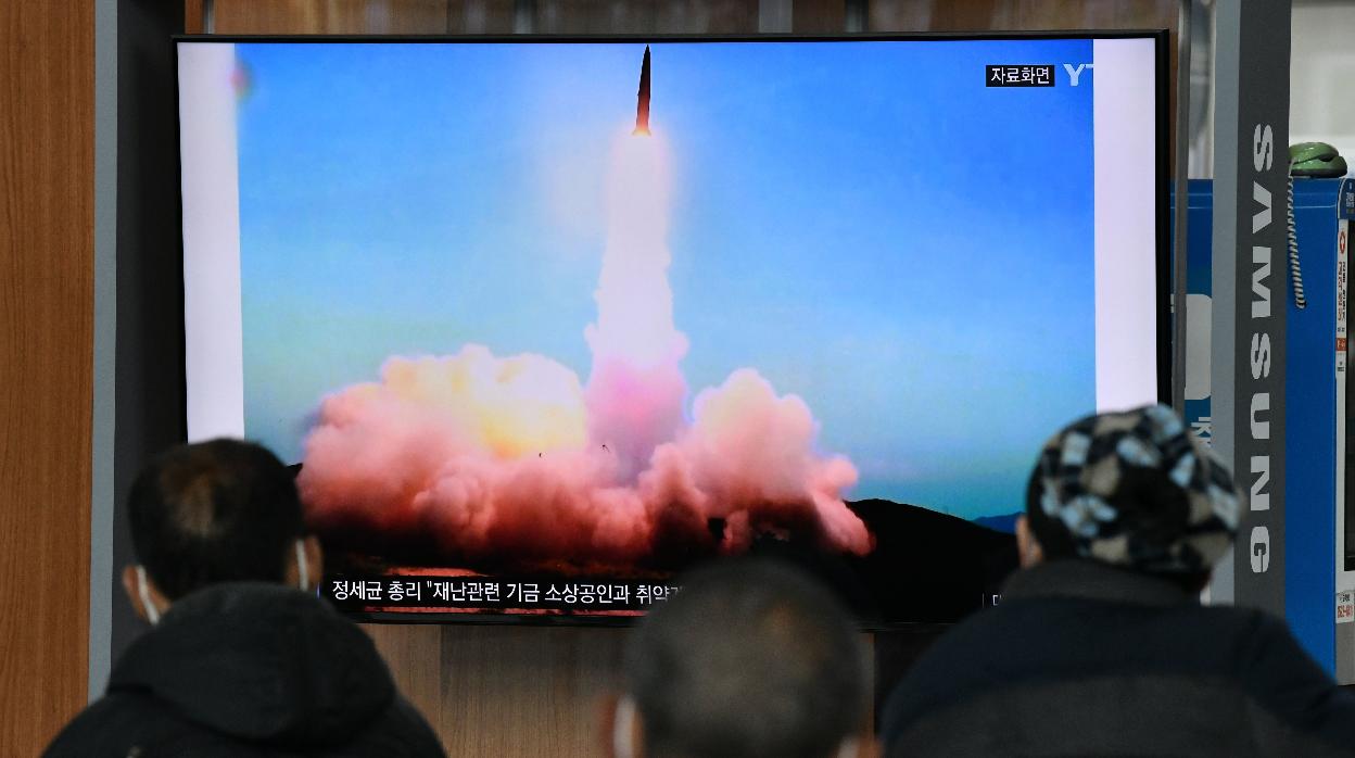 Corea del Norte lanza dos misiles en su tercer test de armas en marzo