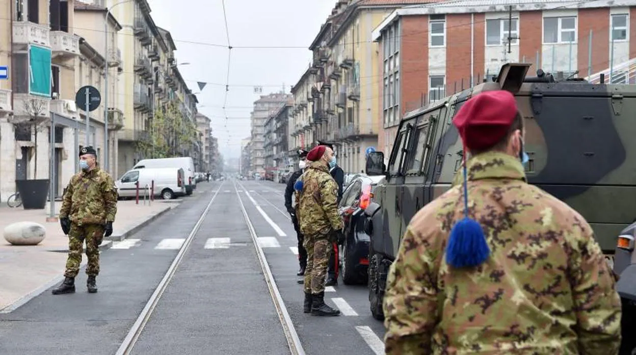 El ejército italiano, presente en la ciudad de Turín