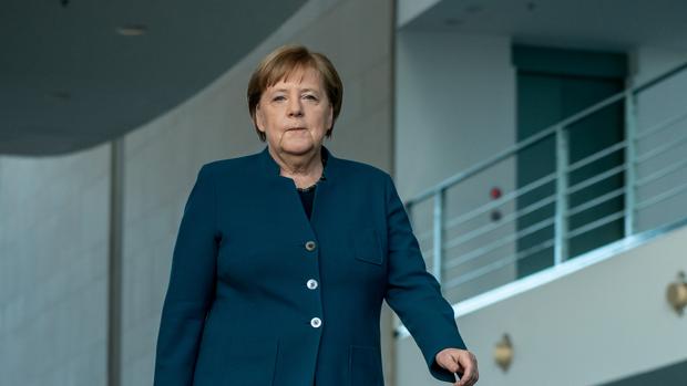 Merkel se confina en casa por cuarentena