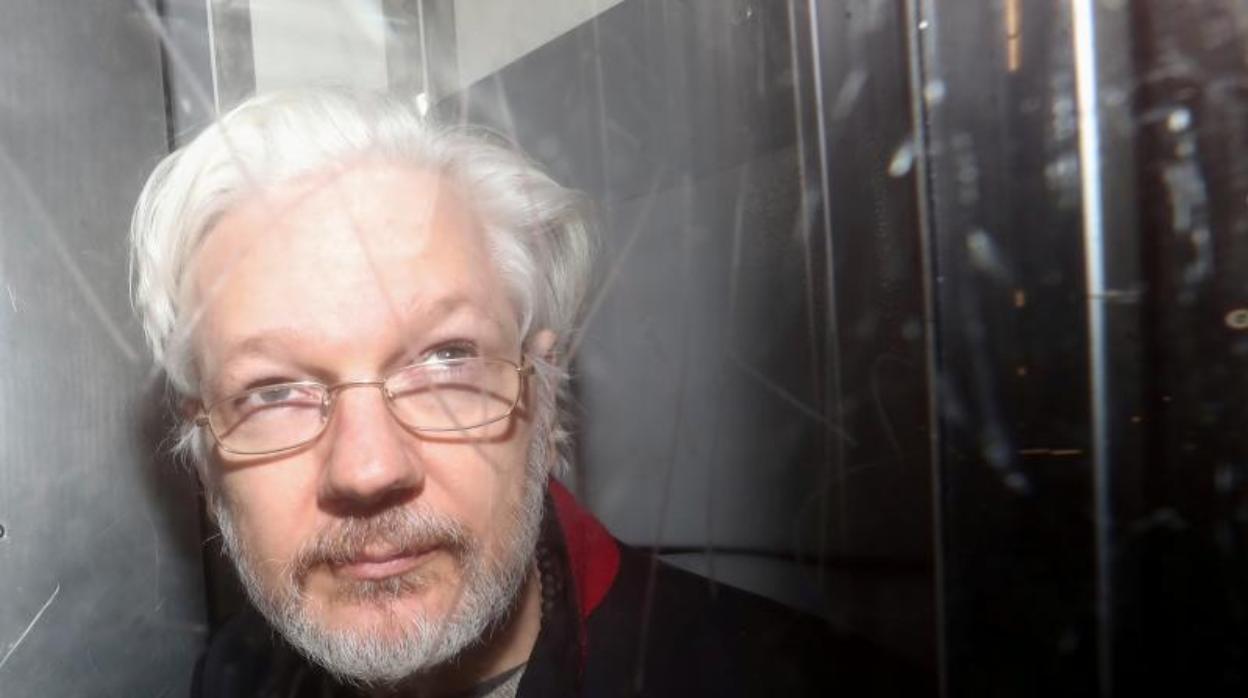 Julian Assange abandona el Tribunal de Magistrados de Westminster, en Londres, el pasado 13 de enero de 2020