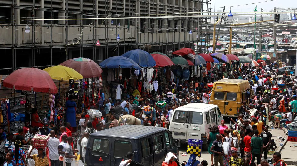 Un mercadillo popular en Lagos hace días; desde hoy está cerrado