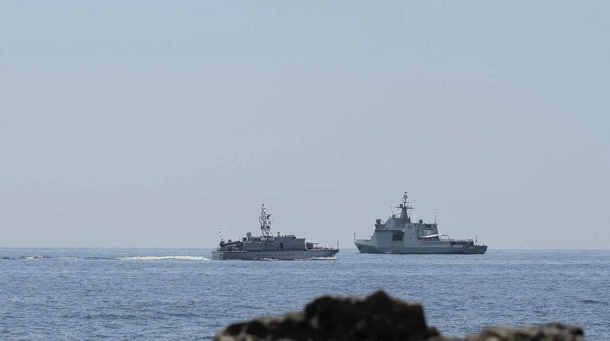 Dos barcos en las cercanías de Lampedusa