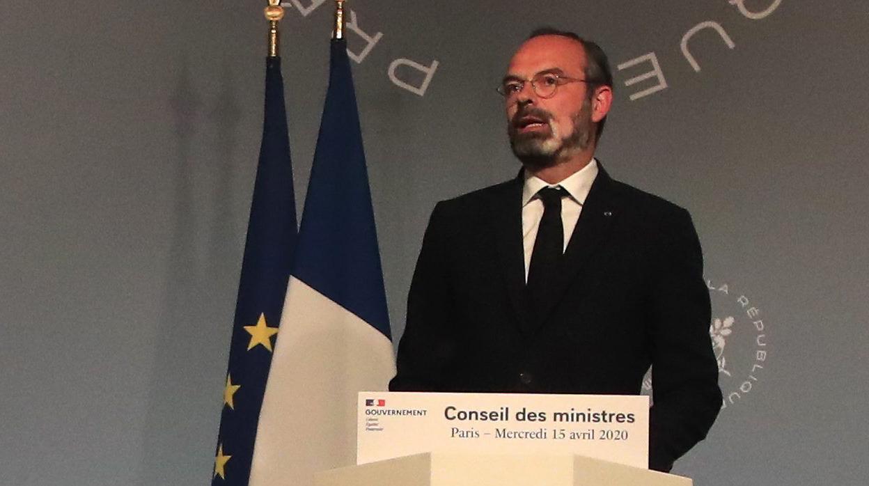 El primer ministro francés, Edouard Philippe, durante el anuncio de la ayuda económica