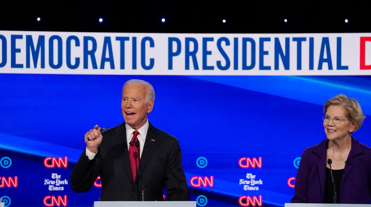 Joe Biden con Elizabeth Warren