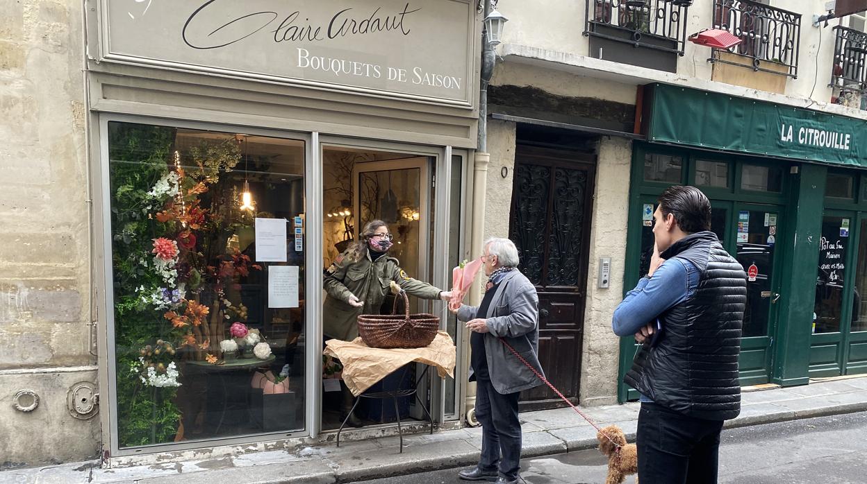 Claire Ardant, propietaria de una floristería: «Es una ofrenda amorosa en tiempos horribles»