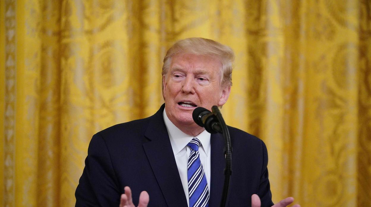 Trump habla sobre la pandemia en la Casa Blanca/ Trump apuntaba la petición de responsabilidades a China por las vidas perdidas hace una semana