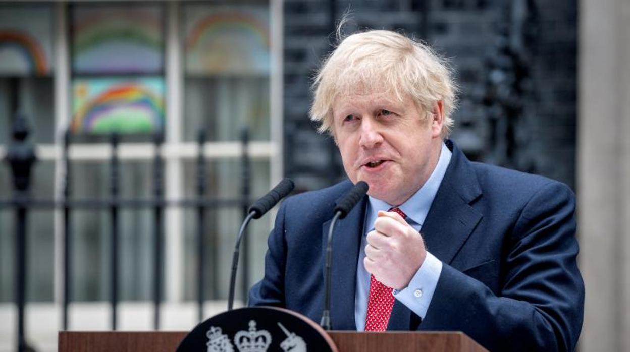 Boris Johnson, durante una rueda de prensa tras regresar al trabajo