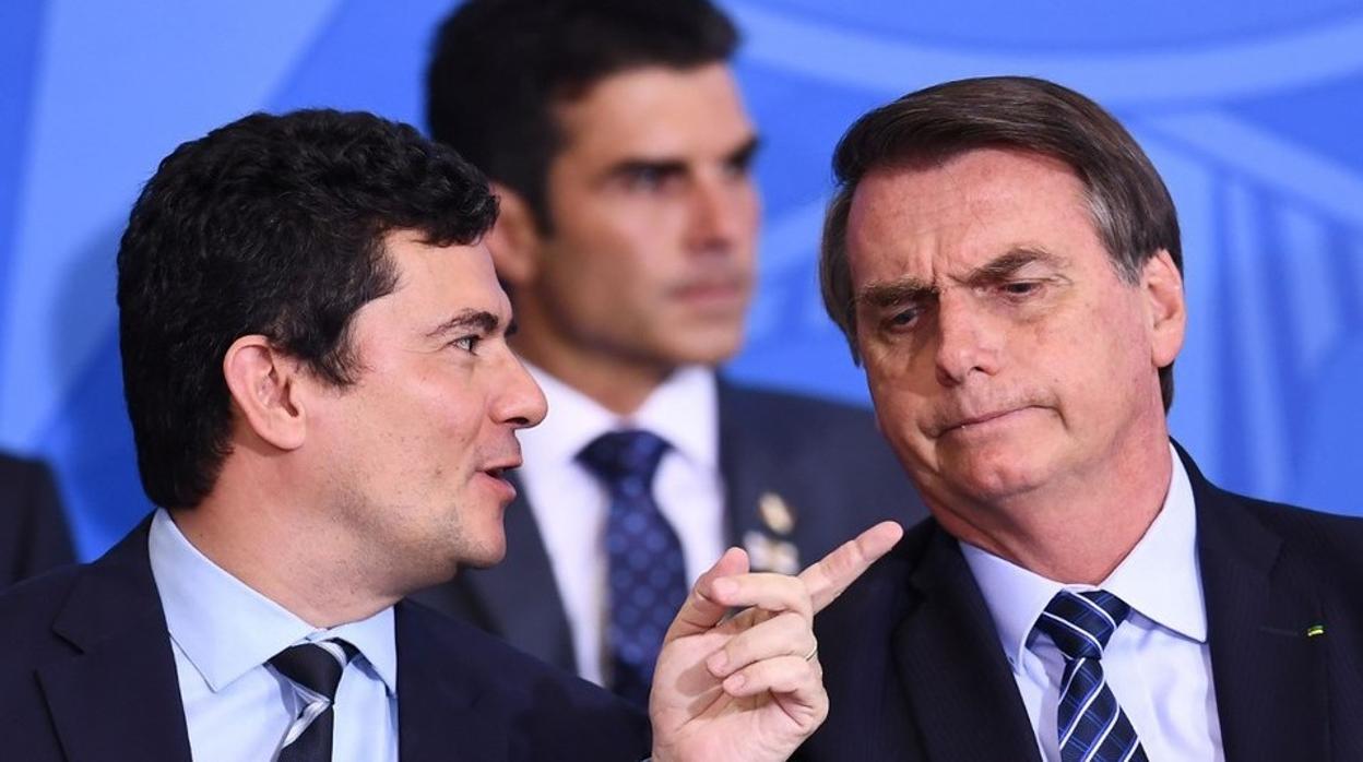 El juez y ex ministro de Justcia, Sergio Moro (izquierda), y el presidente Jair Bolsonaro