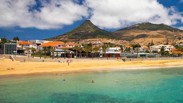Portugal abre en Madeira la primera playa apta para los bañistas desde que comenzó la pandemia