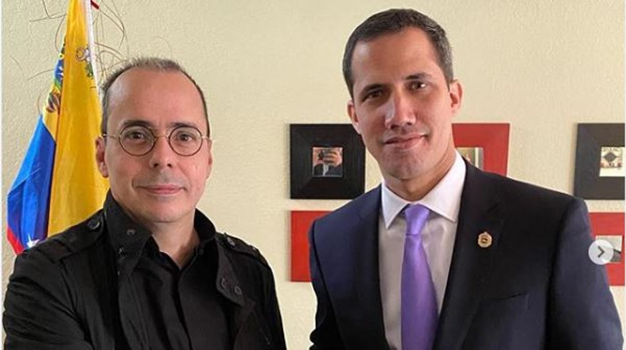 El ya ex estratega general de Juan Guaidó Juan José Rendón, con el presidente encargado de Venezuela