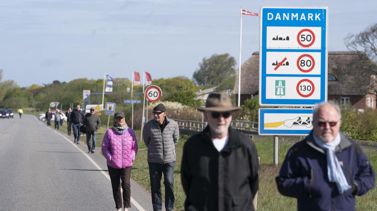 Manifestaciones de danesas en la frontera con Alemania para pedir la reapertura de la frontera