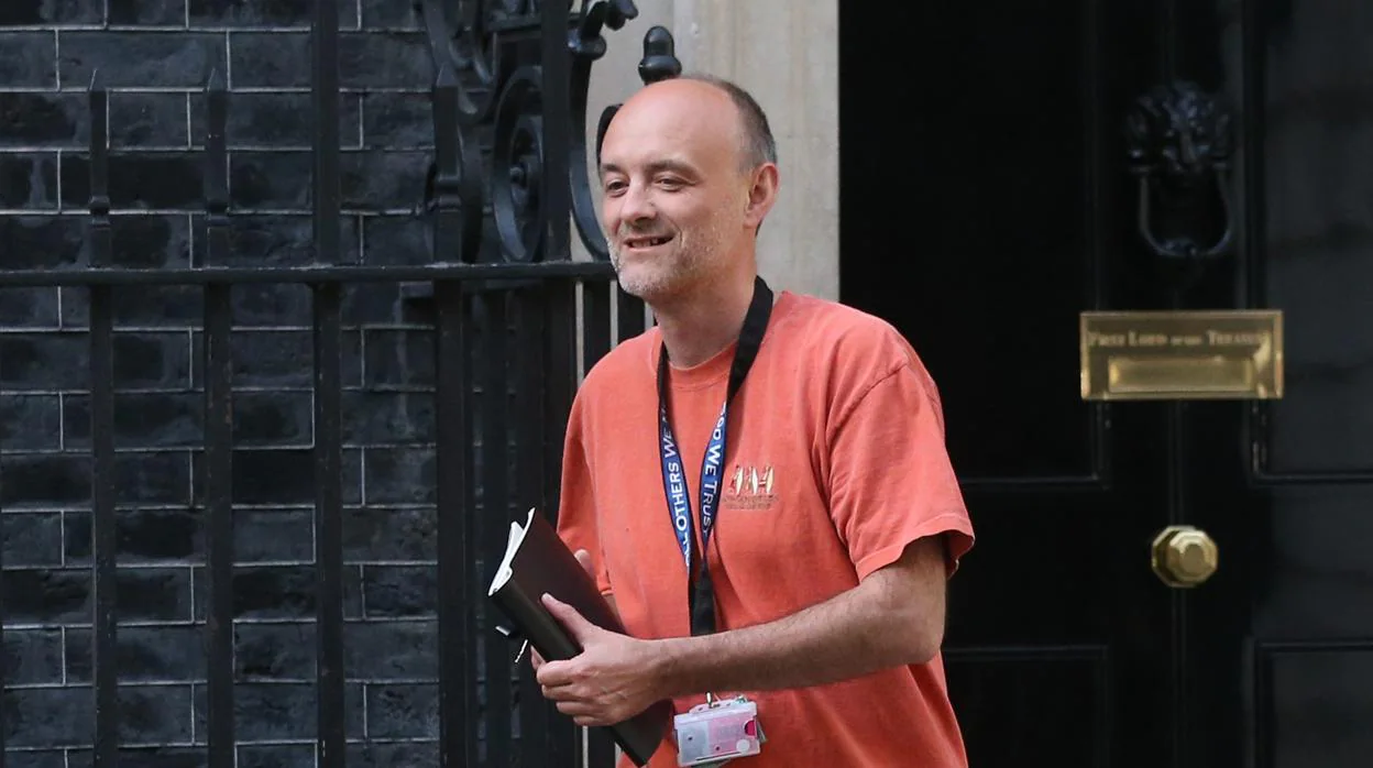 Dominic Cummings sale este domingo del 10 de Downing Street, oficina y residencia del primer ministro británico