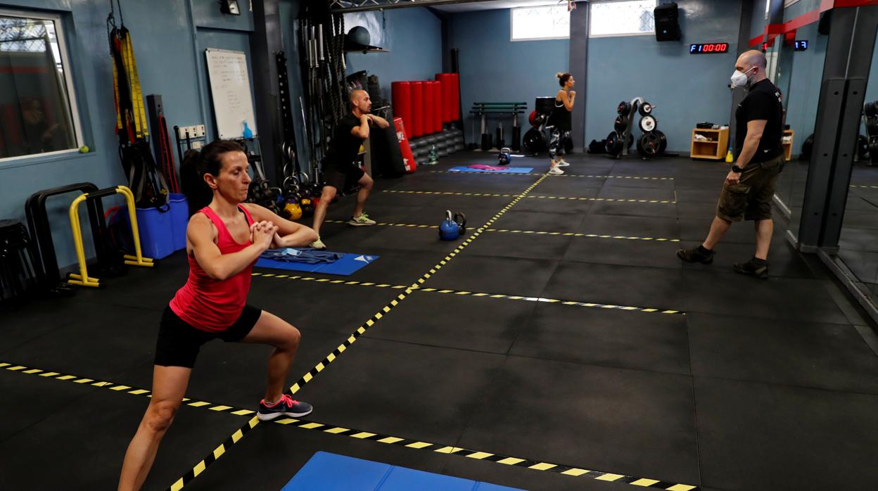 Un gimnasio que ayer reabrió en Roma con las nuevas normas