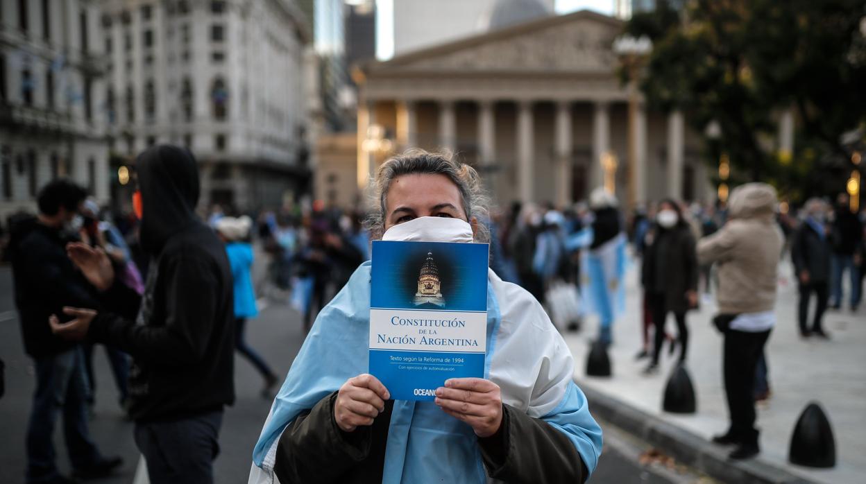 Carmen de Carlos: Virus de la pobreza