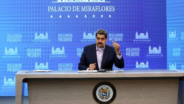 Maduro sube el precio de la gasolina y abre la puerta a la venta en dólares