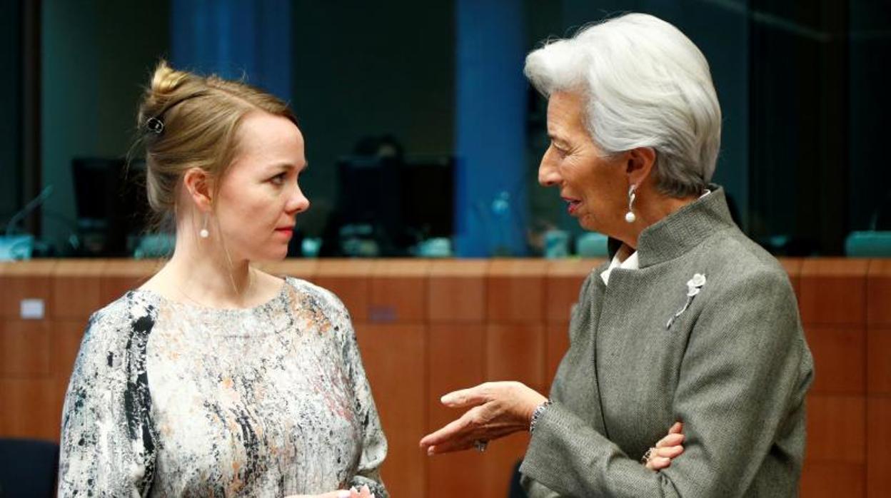 Katri Kulmuni, a la izquierda, junto a la presidente del Banco Central Europeo, Christine Lagarde