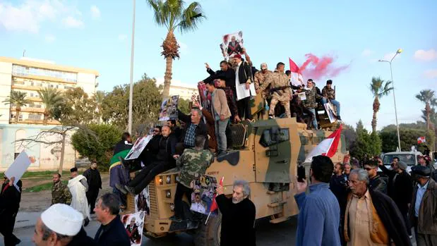 El Gobierno libio da un giro a la guerra con el apoyo turco y expulsa a los rebeldes de Trípoli y Sirte