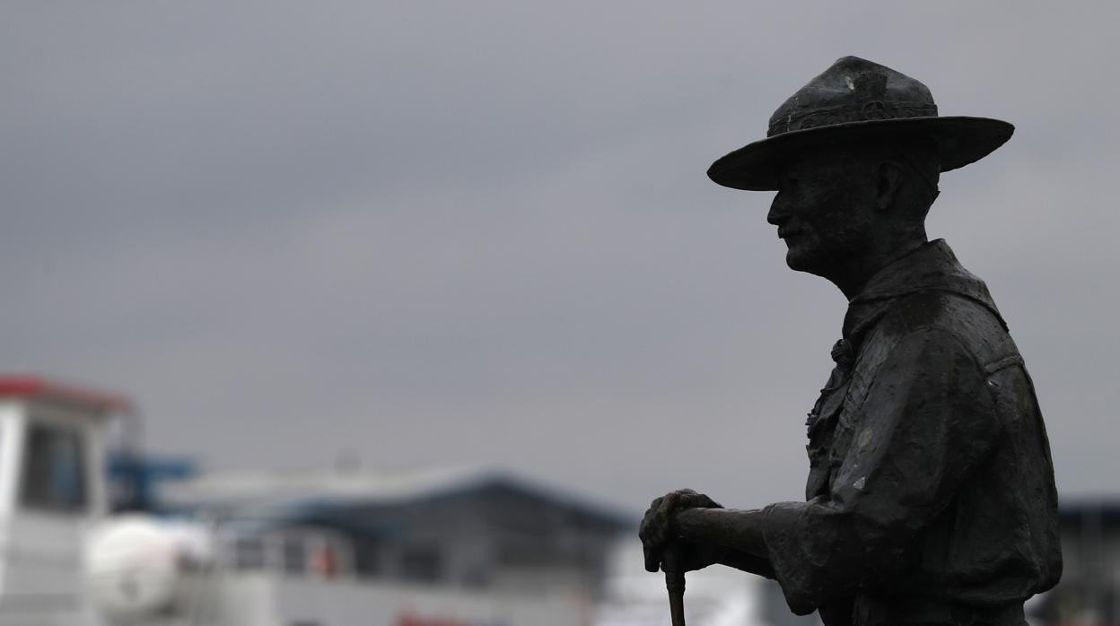 La estatua de Baden-Powell en Poole, un municipio del sur del Reino Unido