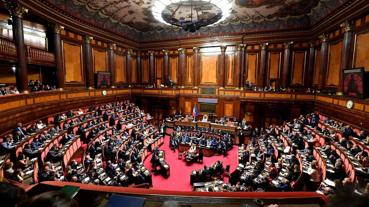El Senado italiano reunido mientras Conte se dirige a la nación