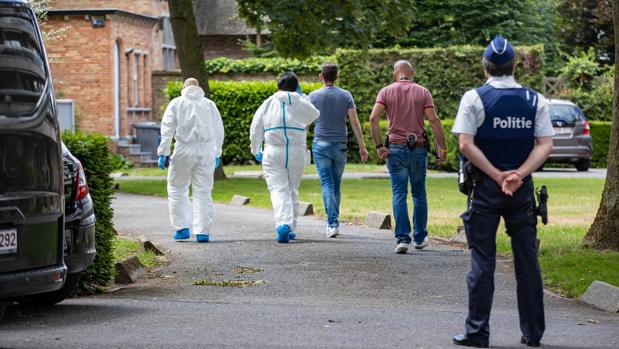 Apuñalan en el cuello al alcalde de Brujas y detienen al agresor