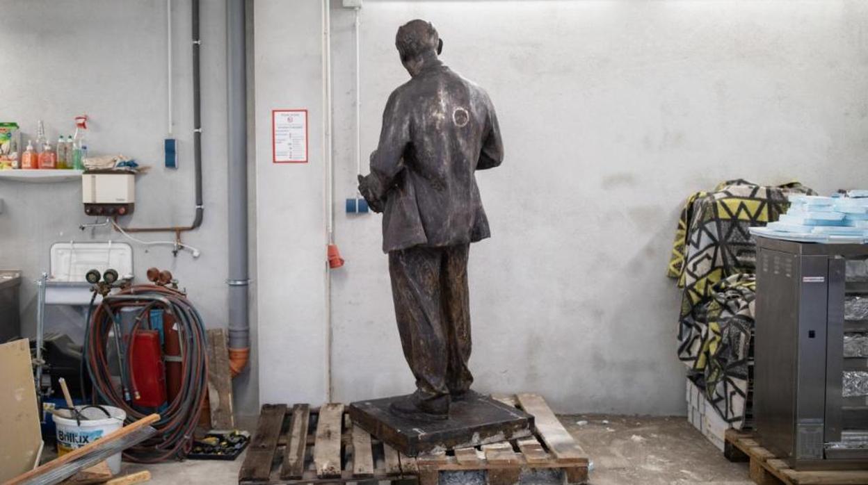 La estatua de Lenin, de 2,15 metros de altura y 1.2 toneladas, fundida originalmente en la República Chena en 1951 por Vladimir Kyn Horovice.