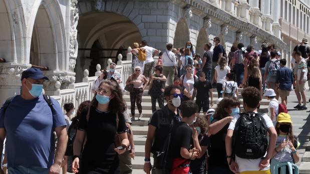 Italia registra casi medio centenar de muertos por coronavirus en plena desescalada