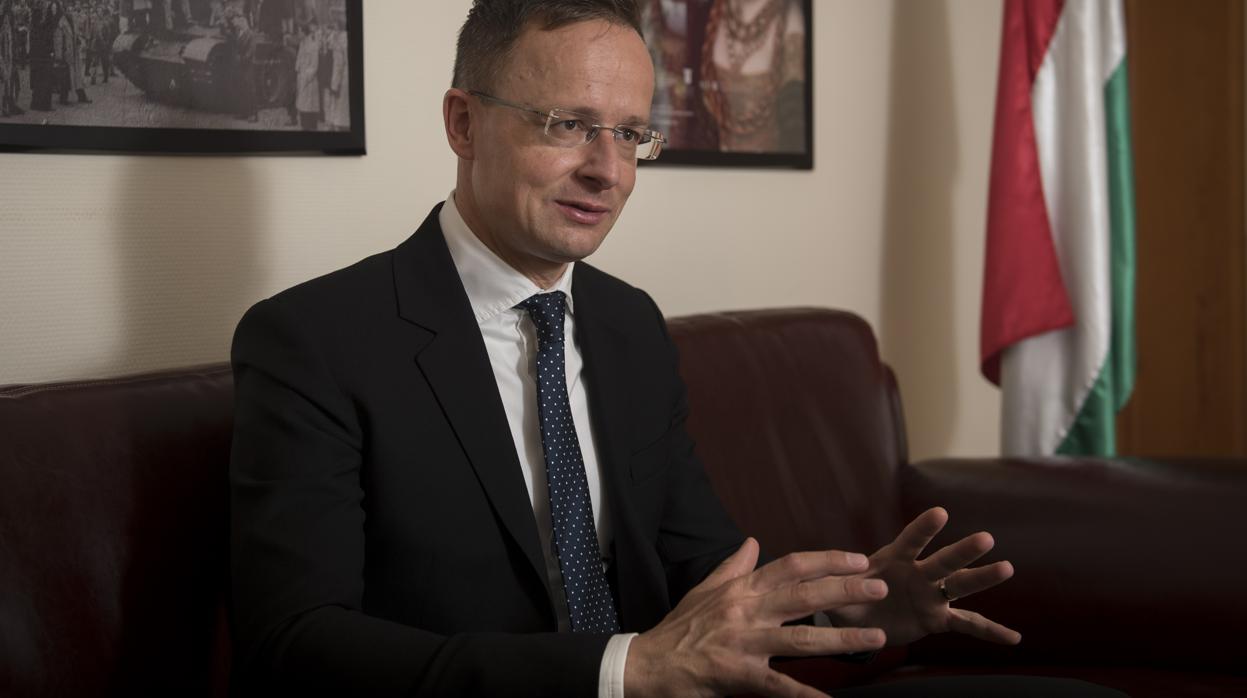 El ministro de Exteriores de Hugría, Péter Szijjártó, durante la entrevista con ABC