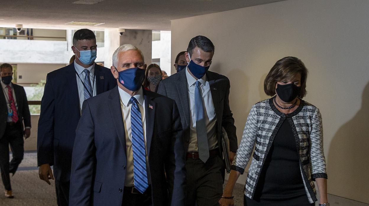 El vicepresidente Mike Pence, con mascarilla, la semana pasada en el edificio del Capitolio