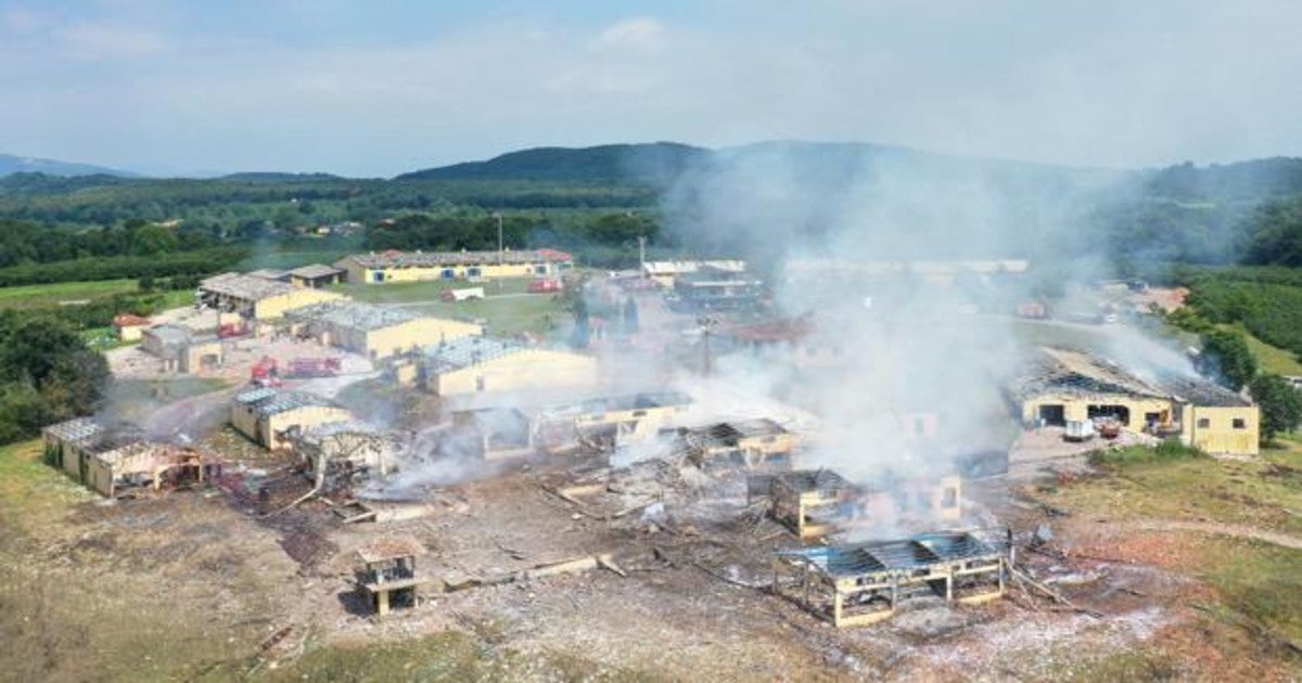 La fábrica tras las explosiones